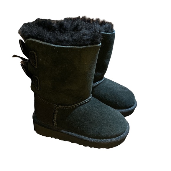 UGGS Bailey Bow boots - Toddler size 6 - Picture 2 of 10